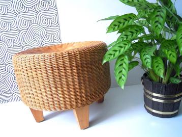 Vintage design hocker in rotan beschikbaar voor biedingen