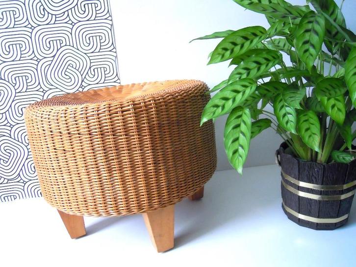 Vintage design hocker in rotan, Antiek en Kunst, Kunst | Designobjecten, Ophalen of Verzenden