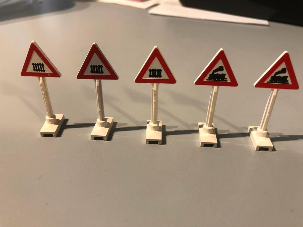 Panneaux de signalisation miniatures (jouet enfant) 