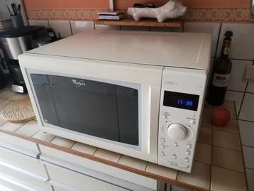 Four micro-ondes combi 3 Whirlpool 