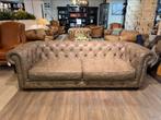 Stoere XL Vintage Chesterfield 3,5 Zits bank Taupe bruin, Huis en Inrichting, Ophalen of Verzenden, Zo goed als nieuw