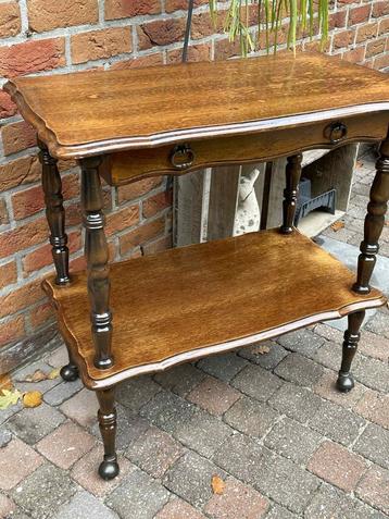Vintage bijzettafel  beschikbaar voor biedingen