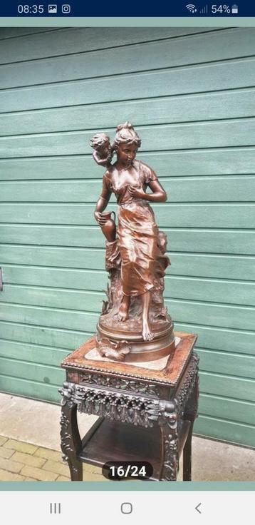 Gezocht aparte antieke bronzen of marmeren beelden  beschikbaar voor biedingen