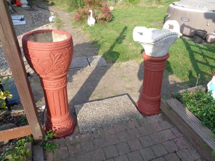 2 colonnes de jardin avec panier et pot de fleurs, Jardin & Terrasse, Statues de jardin, Utilisé, Autres types, Béton, Enlèvement