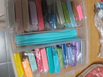 Boetseer klei in verschillende kleuren beschikbaar voor biedingen