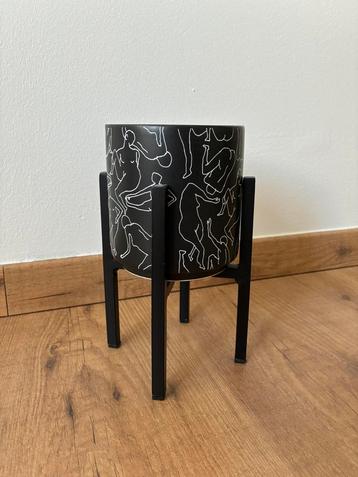 Bloempot met standaard beschikbaar voor biedingen