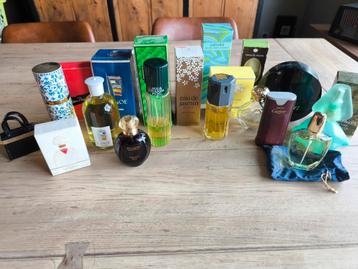 Lot de parfums vintage (plusieurs pleins ou à moitié pleins) disponible aux enchères