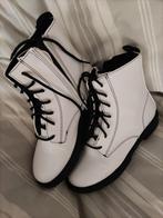 witte laarsjes, zwarte zool + veters, maat: 35, Ophalen of Verzenden, Zo goed als nieuw