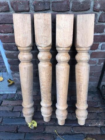 4 tafelpoten gemaakt van massief eiken. beschikbaar voor biedingen
