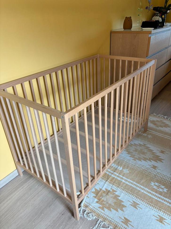 Ledikant met matras, Kinderen en Baby's, Babywiegjes en Ledikanten, Zo goed als nieuw, Ledikant, Ophalen