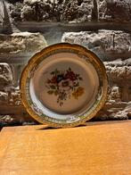 Vintage porseleinen sierbord met bloemen en vergulde rand, Ophalen of Verzenden