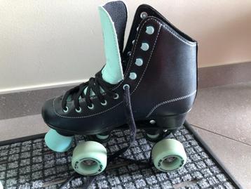 rolschaatsen en beschermmateriaal beschikbaar voor biedingen