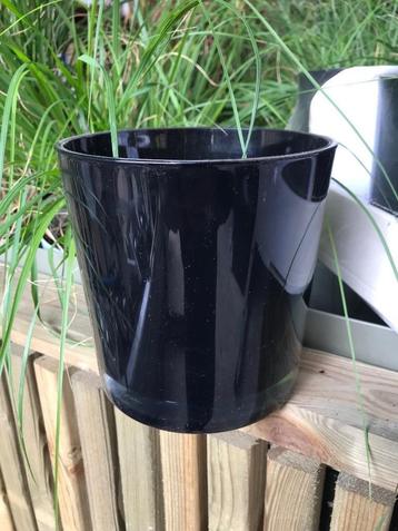 Lot de 60 vases noirs  beschikbaar voor biedingen