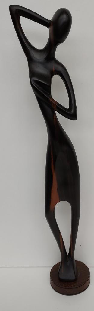 Statue de femme mince sculptée dans 1 pièce de bois tropical, Antiquités & Art, Art | Sculptures & Bois, Enlèvement ou Envoi