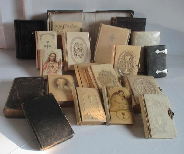 collectie antieke missalen kerkboekjes celluloid cover, Antiek en Kunst, Antiek | Religieuze voorwerpen, Verzenden