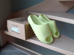 Adidas Yeezy Slides - maat 43, Kleding | Heren, Schoenen, Sandalen, Overige kleuren, Nieuw, Ophalen of Verzenden