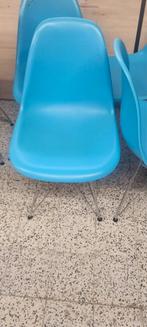 8 degelijke stoelen te koop, Huis en Inrichting, Stoelen, Ophalen, Gebruikt, Blauw, Kunststof