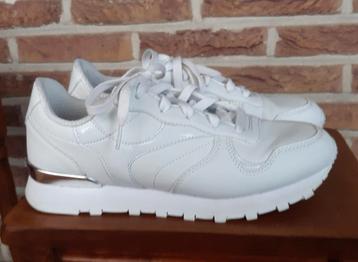 Sneakers . beschikbaar voor biedingen