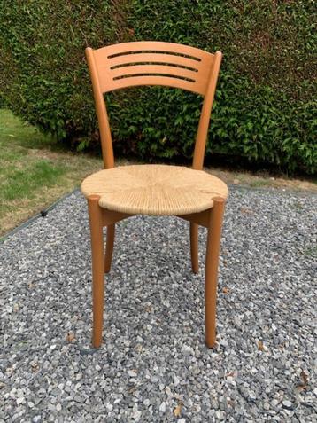 4 NIEUWE keukenstoelen met rieten zitting, €10, 4 voor €30.  beschikbaar voor biedingen