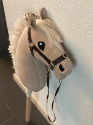 Prachtig fjord hobbyhorse stokpaard. Halster, touw en stok! disponible aux enchères