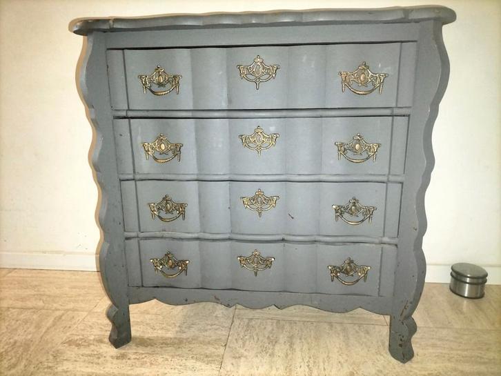 Vintage ladekastje met sierlijke details, Huis en Inrichting, Kasten | Ladekasten, Ophalen