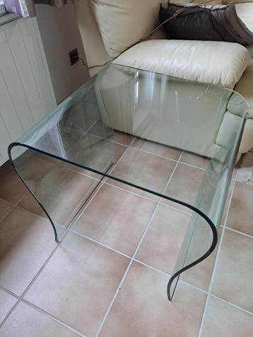 Table d'appoint en verre beschikbaar voor biedingen