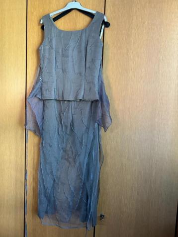bruilofts- en feestoutfit beschikbaar voor biedingen