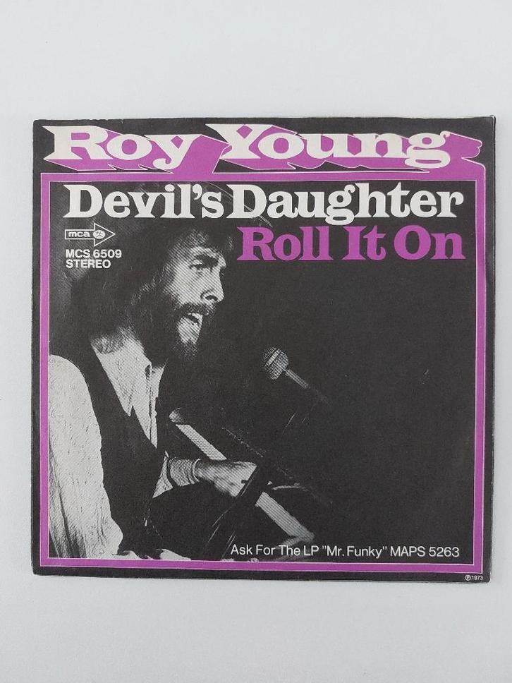 Roy Young - Devil's Daughter / Roll It On (1973-Blues Rock), CD & DVD, Vinyles Singles, Rock et Metal, Enlèvement ou Envoi