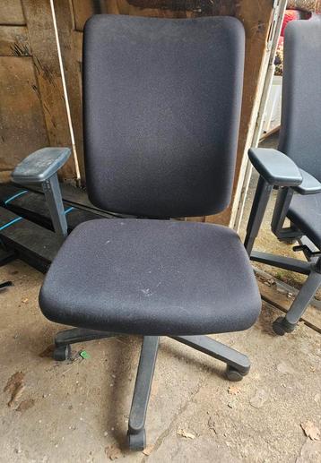 Ergonomische bureaustoel  beschikbaar voor biedingen