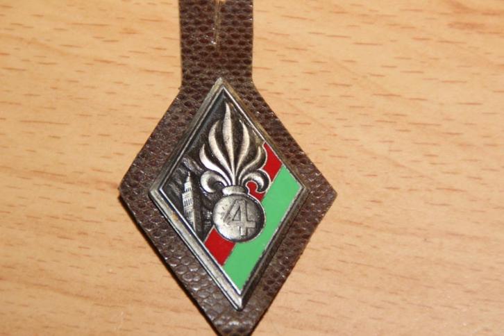 FR vreemdelingenlegioen borsthanger van het 4e REI, Verzamelen, Militaria | Algemeen, Landmacht, Embleem of Badge, Verzenden