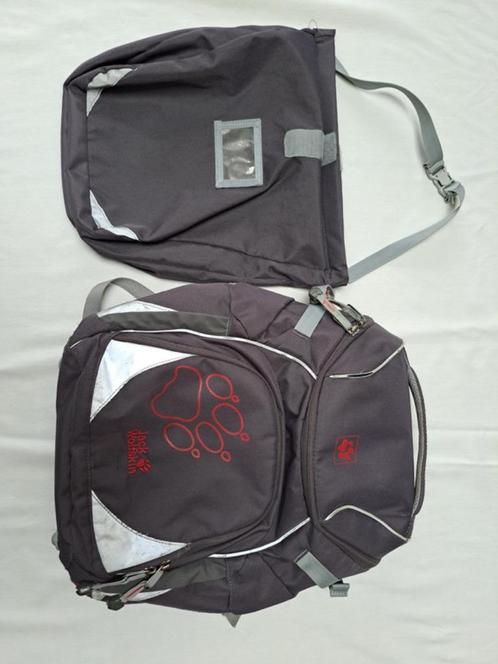 Jack Wolfskin boekentas Classmate: grijs met rood, Handtassen en Accessoires, Tassen | Schooltassen, Gebruikt, Rugtas, 30 tot 40 cm