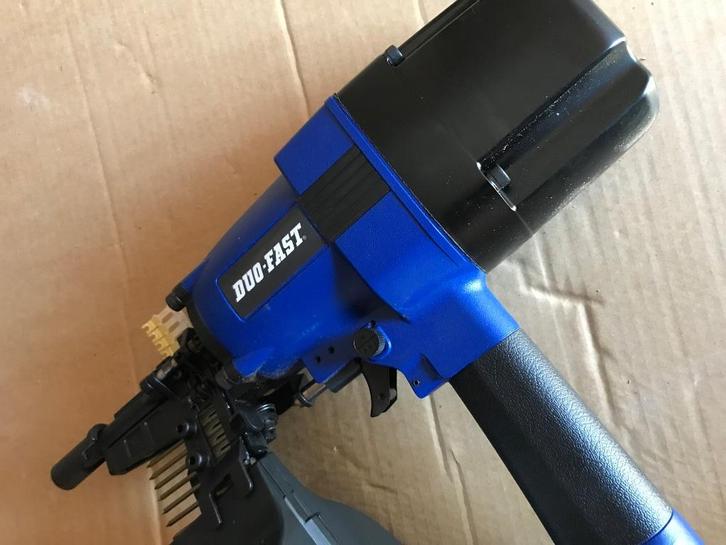 Nagelpistool met volle pallet trommelnagels!, Doe-het-zelf en Bouw, Gereedschap | Handgereedschap, Zo goed als nieuw, Ophalen