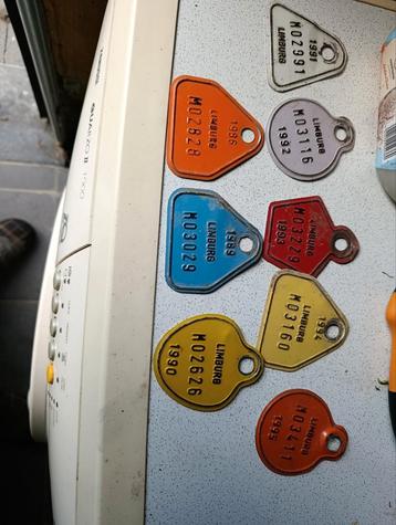 oude fietsplaten beschikbaar voor biedingen