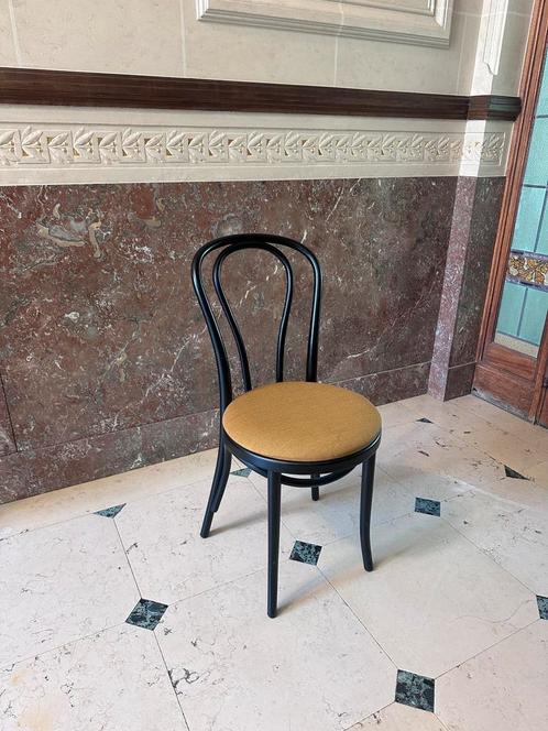 36 thonetstoelen KVADRAT, Huis en Inrichting, Stoelen, Zo goed als nieuw, Ophalen
