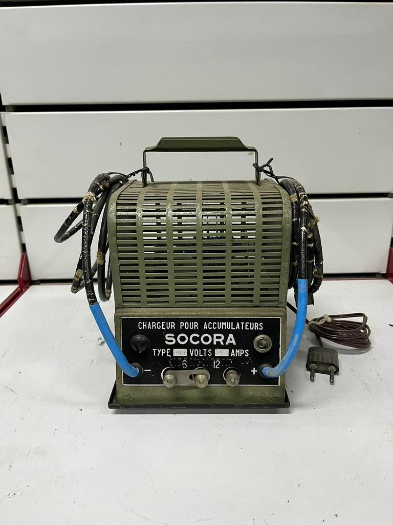 Oude SOCORA batterijlader - vintage industriële inrichting, Antiek en Kunst, Antiek | Gereedschap en Instrumenten, Ophalen of Verzenden