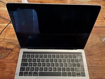 MacBook Pro 13” 2017 (A1706) – voor onderdelen beschikbaar voor biedingen