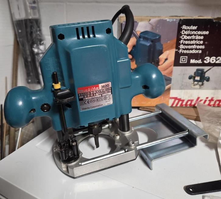 Bovenfrees Makita model 3620, Doe-het-zelf en Bouw, Gereedschap | Freesmachines, Zo goed als nieuw, Elektrisch, Bovenfrees, Ophalen of Verzenden