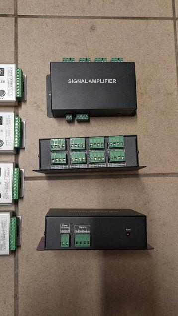 Diverse RGB LED strip controllers en versterkers beschikbaar voor biedingen