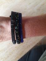 Dames donkerblauwe armband met blauwe strass-steentjes, Handtassen en Accessoires, Armbanden, Zwart, Kunststof of Plastic, Ophalen of Verzenden