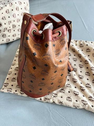 Véritable sac seau MCM vintage (années 80) disponible aux enchères