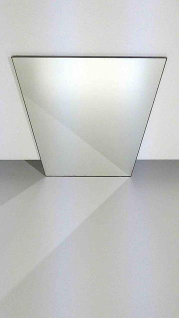 spiegel zonder kader beschikbaar voor biedingen