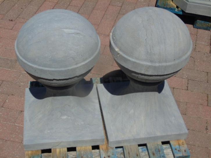 zuil of pilasterkop in blauwe steen, platte bal, Tuin en Terras, Tuinwanddecoratie, Zo goed als nieuw, Ophalen