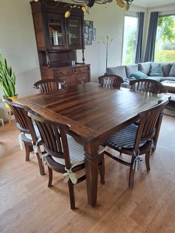 Eettafel + 6 stoelen beschikbaar voor biedingen