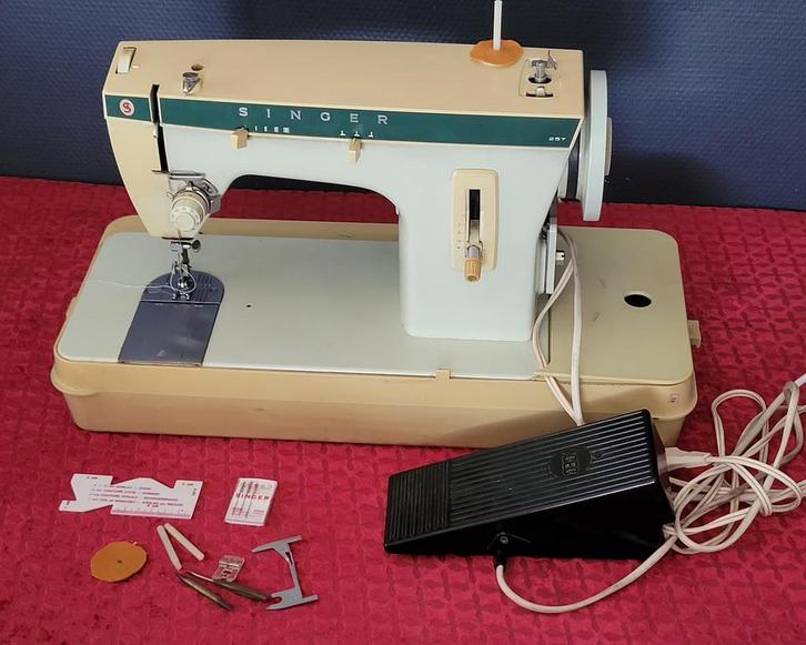 Complete SINGER naaimachine., Hobby en Vrije tijd, Naaimachines en Toebehoren, Gebruikt, Naaimachine, Singer, Ophalen
