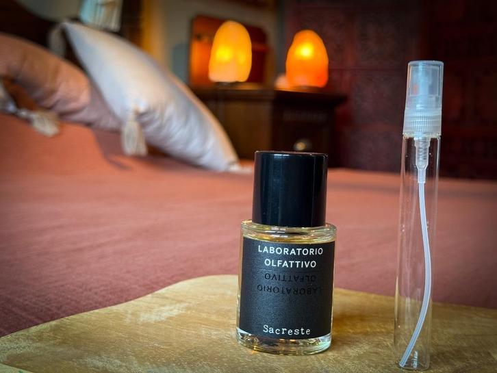 Laboratorio Olfattivo - Sacreste sample/decant, Handtassen en Accessoires, Uiterlijk | Parfum, Zo goed als nieuw, Ophalen of Verzenden