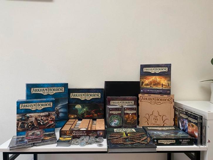 Arkham Horror: the card game collectie, Hobby en Vrije tijd, Gezelschapsspellen | Kaartspellen, Zo goed als nieuw, Ophalen of Verzenden