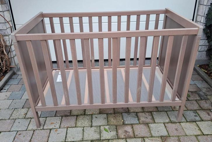 IKEA Sundvik bruin evoluerend babybed 120 x 60 cm, Kinderen en Baby's, Babywiegjes en Ledikanten, Zo goed als nieuw, Ledikant