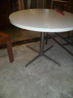 VINTAGE RONDE TAFEL OP CROMMEE POOT, Antiek en Kunst, Ophalen