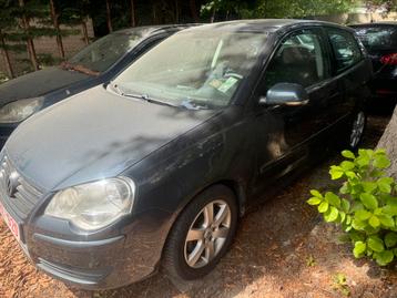 Vw polo 1.2 benzine bj 2009 km 117.900 schade van achter, Auto's, Voorwielaandrijving, Stof, Zwart, https://public.car-pass.be/vhr/7124ea93-6123-4ed3-b474-179e1d55dbc0