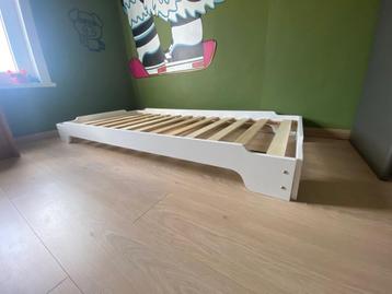 Eenpersoonsbed met lattenbodem -  nieuwstaat beschikbaar voor biedingen